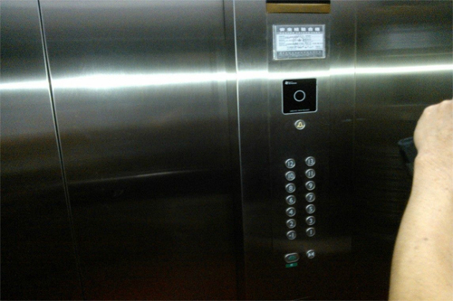 小区电梯刷卡门禁好用吗？